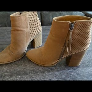 Camel booties